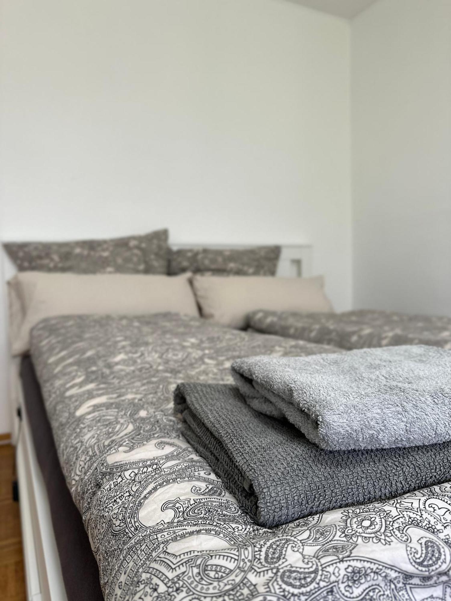 Ferienwohnung Renovated Flat - Prime Location Near Marienplatz Stuttgart Exterior foto
